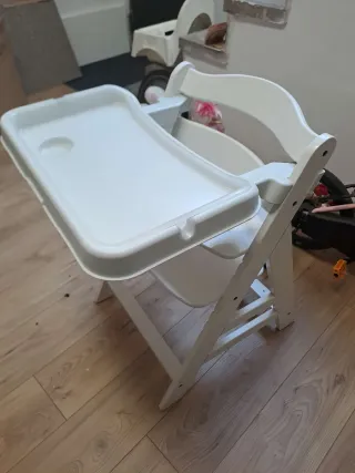 Trona Hauck madera blanca