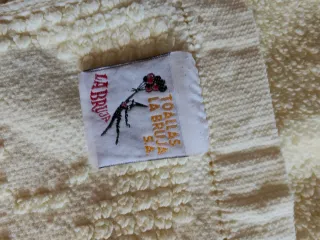 Toalla de baño amarilla de algodón