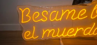Letrero Neón Besame bajo el muérdago luminoso
