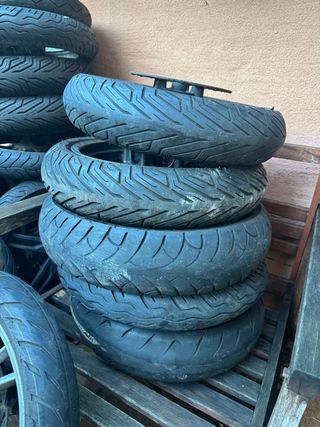 Lote de Llantas y Neumáticos Moto