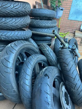 Lote de Llantas y Neumáticos Moto