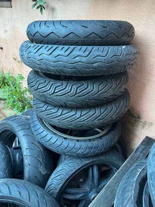 Lote de Llantas y Neumáticos Moto