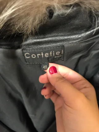 Abrigo largo vintage Cortefiel negro.