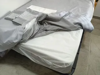 SE VENDE CAMA COMPLETA NUEVA A ESTRENAR
