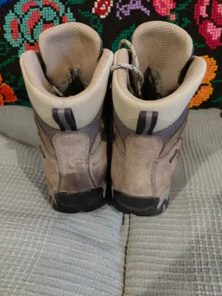 Botas de montaña Asolo grises y amarillas