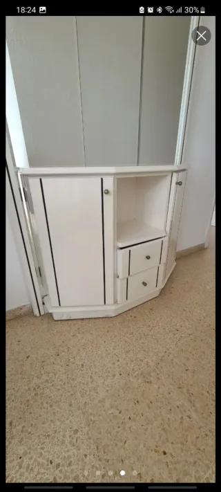 Mueble de entrada blanco y cristal