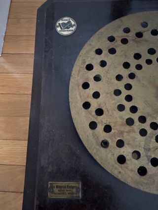 Gramófono antiguo vintage de madera