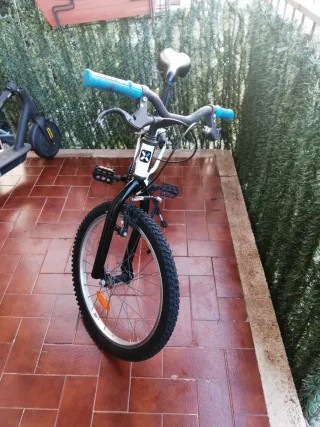 Bicicleta Btwin Blanca y Azul