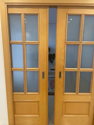 Puerta doble corredera de madera maciza