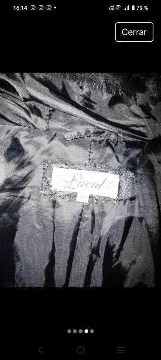 Abrigo de pelo negro con capucha