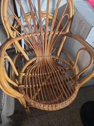 3 Sillas de mimbre y bambú.