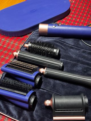 Dyson Airwrap violeta y Dorado