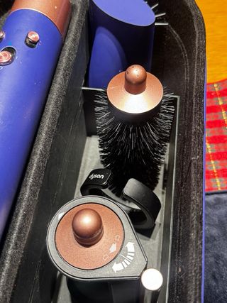 Dyson Airwrap violeta y Dorado