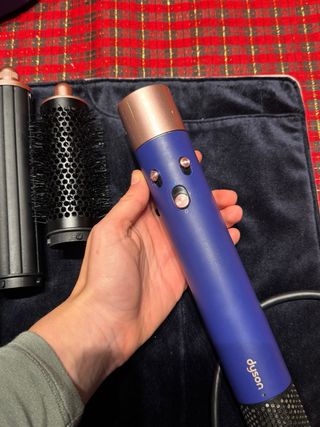 Dyson Airwrap violeta y Dorado