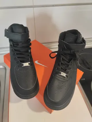 Nike Air Force 1 Mid Hombre Negro