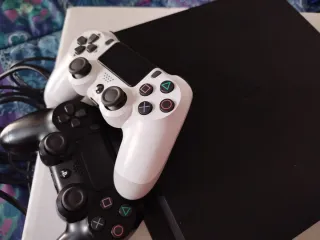 PlayStation 4 SLIM 1TB con 2 mandos