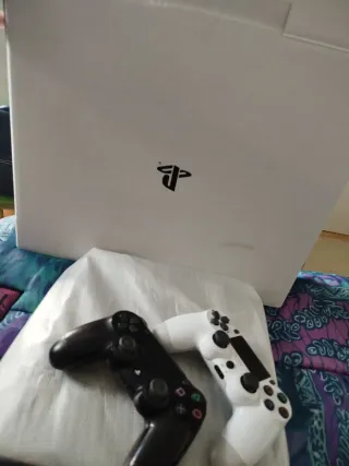 PlayStation 4 SLIM 1TB con 2 mandos
