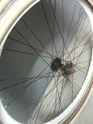 Piezas Fixie: Rueda y Sillín Blanco