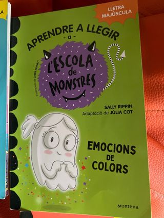 4 libros de Escuela de monstruos