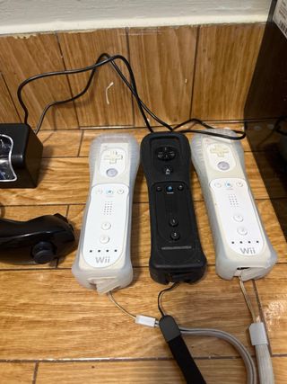 Consola Nintendo Wii Negra y Accesorios
