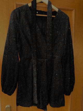 Mono corto brillante negro y plateado