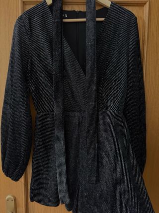 Mono corto brillante negro y plateado