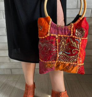BOLSO DE MANO ÉTNICO TIPO PATCHWORK.
