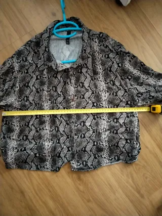 Blusa Zara Talla L Estampado Serpiente