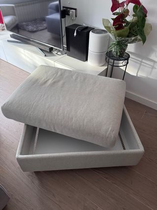 Reposapiés con almacenaje