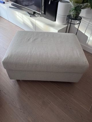 Reposapiés con almacenaje