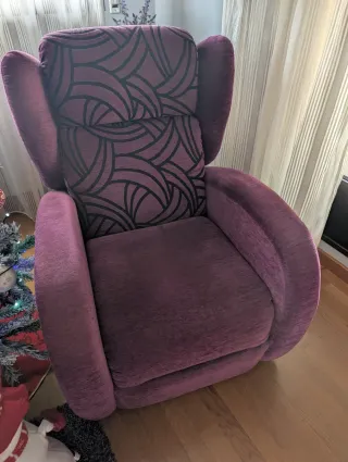 Butaca morada con diseño