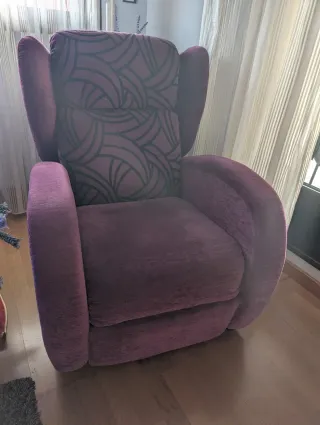 Butaca morada con diseño