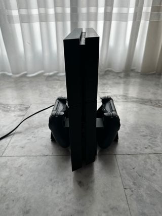 PS4 1TB + 3 Mandos + Juego + Accesorios