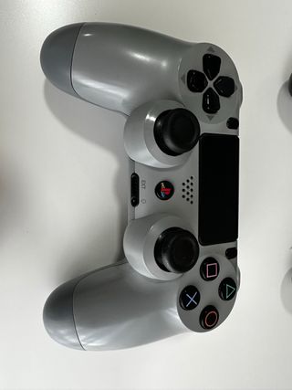 PS4 1TB + 3 Mandos + Juego + Accesorios