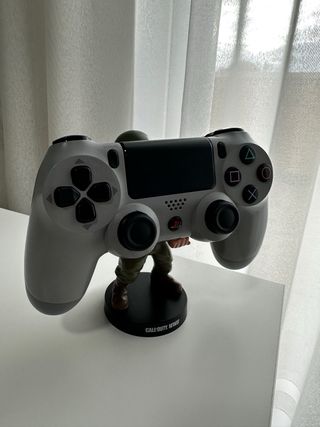 PS4 1TB + 3 Mandos + Juego + Accesorios