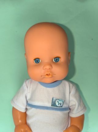 Muñeco Nenuco bebe. Regalo conjunto de ropa.