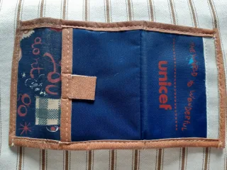 Cartera billetera UNICEF The World is Wonderful