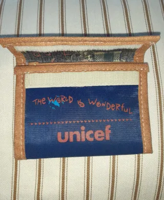 Cartera billetera UNICEF The World is Wonderful
