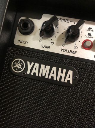 Amplificador Yamaha GA15 Negro