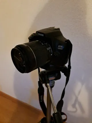 Cámara Canon Negra EOS 1300