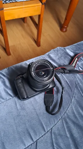 Cámara Canon Negra EOS 1300