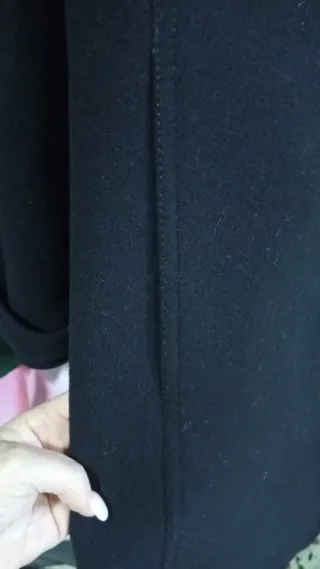 Abrigo Negro Tintoretto en liquidación por cierre