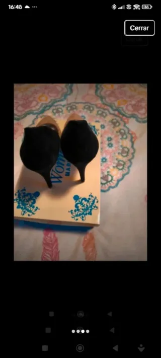 Zapatos de tacón beige y negro