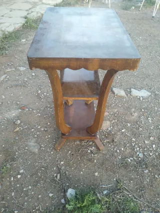 Mesa auxiliar madera chapada vintage mesita