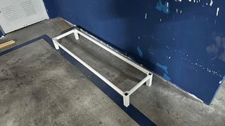 Soporte metálico blanco para mueble