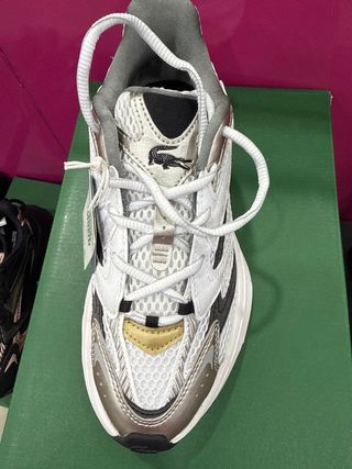 Zapatilla Mujer Lacoste Blanca y Dorada