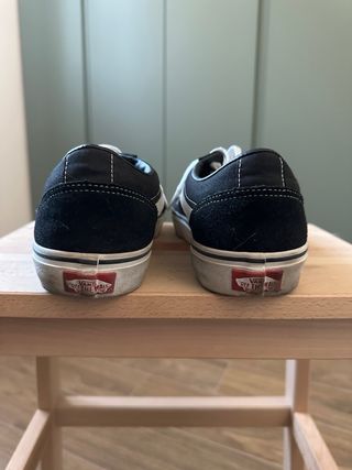 Scarpe Vans nere e bianche