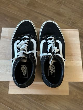 Scarpe Vans nere e bianche