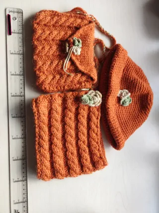 Conjunto lana niña: gorro, bolso y bufanda