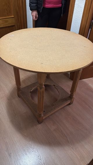 Mesa de salón con foco calorífico